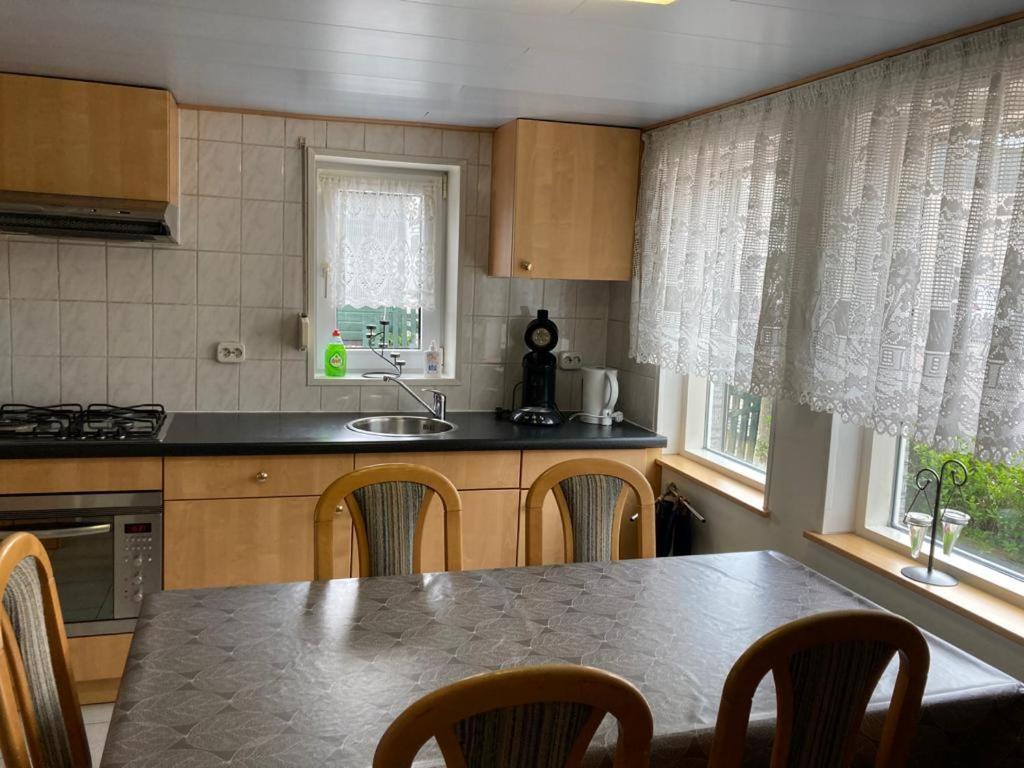 Schwone Diekhuusje - Vakantiewoning Aan De Noordzeekust Villa Schoondijke Exterior foto